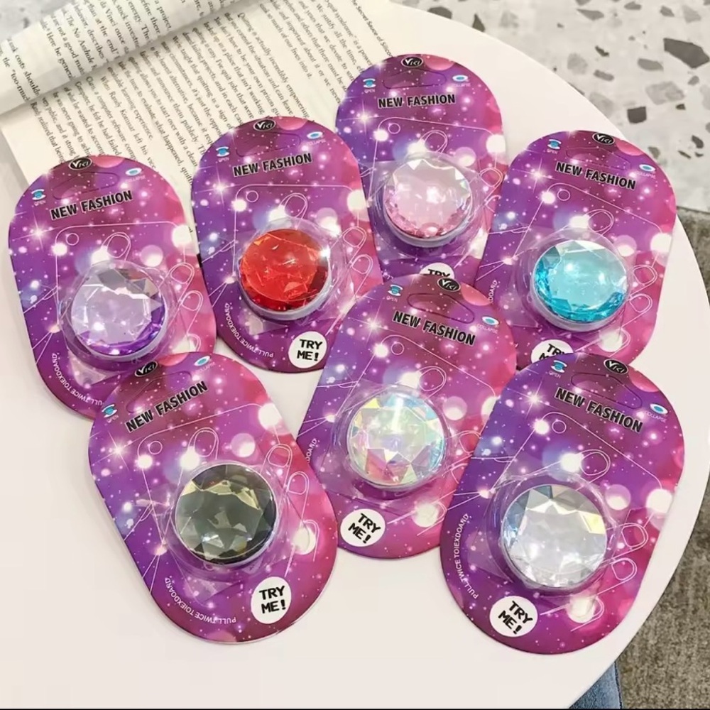 🔥 3 for $10 DEAL – READ FIRST🔥Crystal Clear 💎 3D Diamond Gemstone Phone Grip - Picture 3 of 5